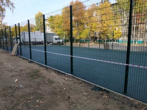 Забор на спортивную площадку 40 метров фото в Краснозаводске