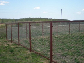 Забор из сетки рабицы в натяг секционный 12 метров фото в Краснозаводске