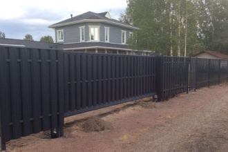 Забор из евроштакетника с бетонированием столбов 80 метров фото в Краснозаводске